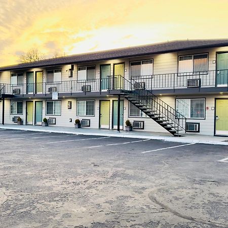 Royal Inn Eugene- Airport Екстериор снимка