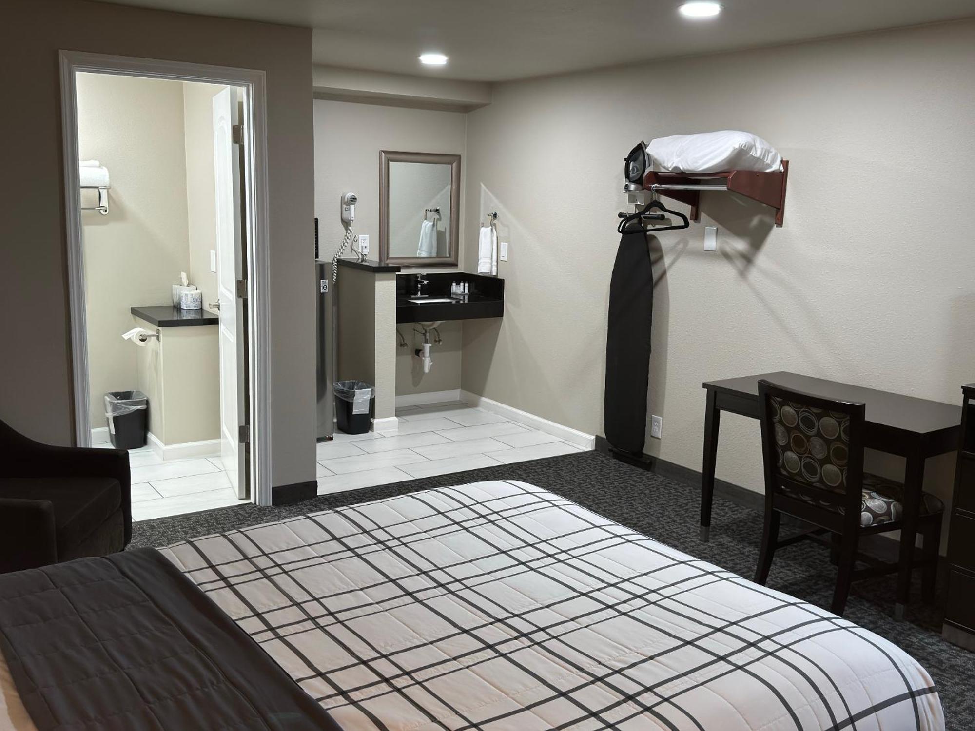 Royal Inn Eugene- Airport Екстериор снимка